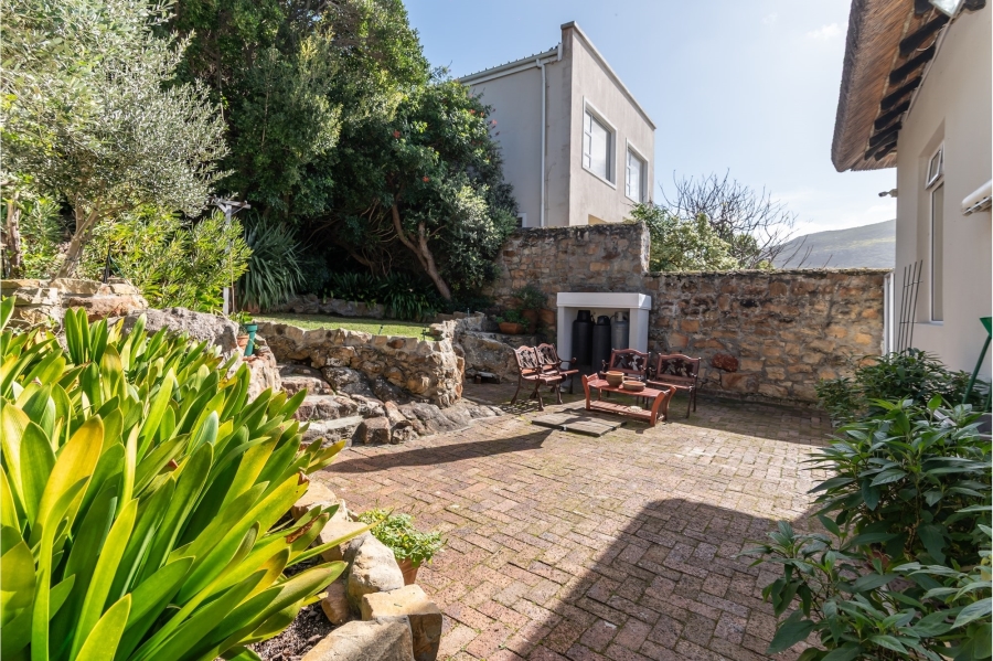 3 Bedroom Property for Sale in Cairnside Western Cape